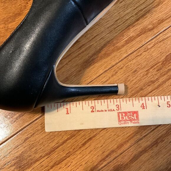 Size 5.5 NWOT black heels.  Chic & stylish - Picture 5 of 9